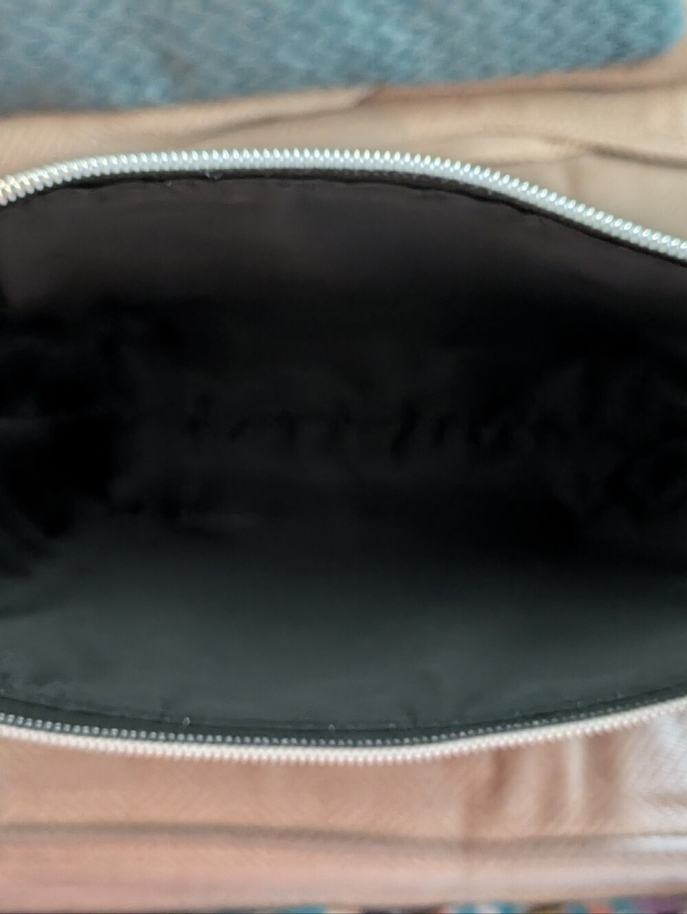 Jeffree Star Cosmetic Bag, Eyeshadow & 2 Lipstick - Picture 13 of 14
